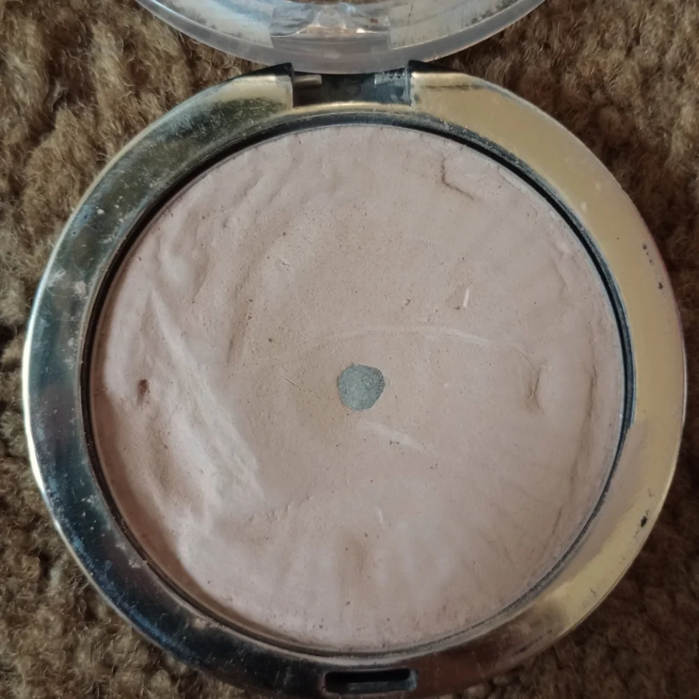 🦋 Milani Silky Matte Bronzing Powder in Sun Light Rare Shade